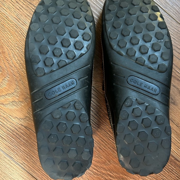Men’s Cole Haan leather slip on loafers.  Size 8 1/2 M. - Picture 3 of 4